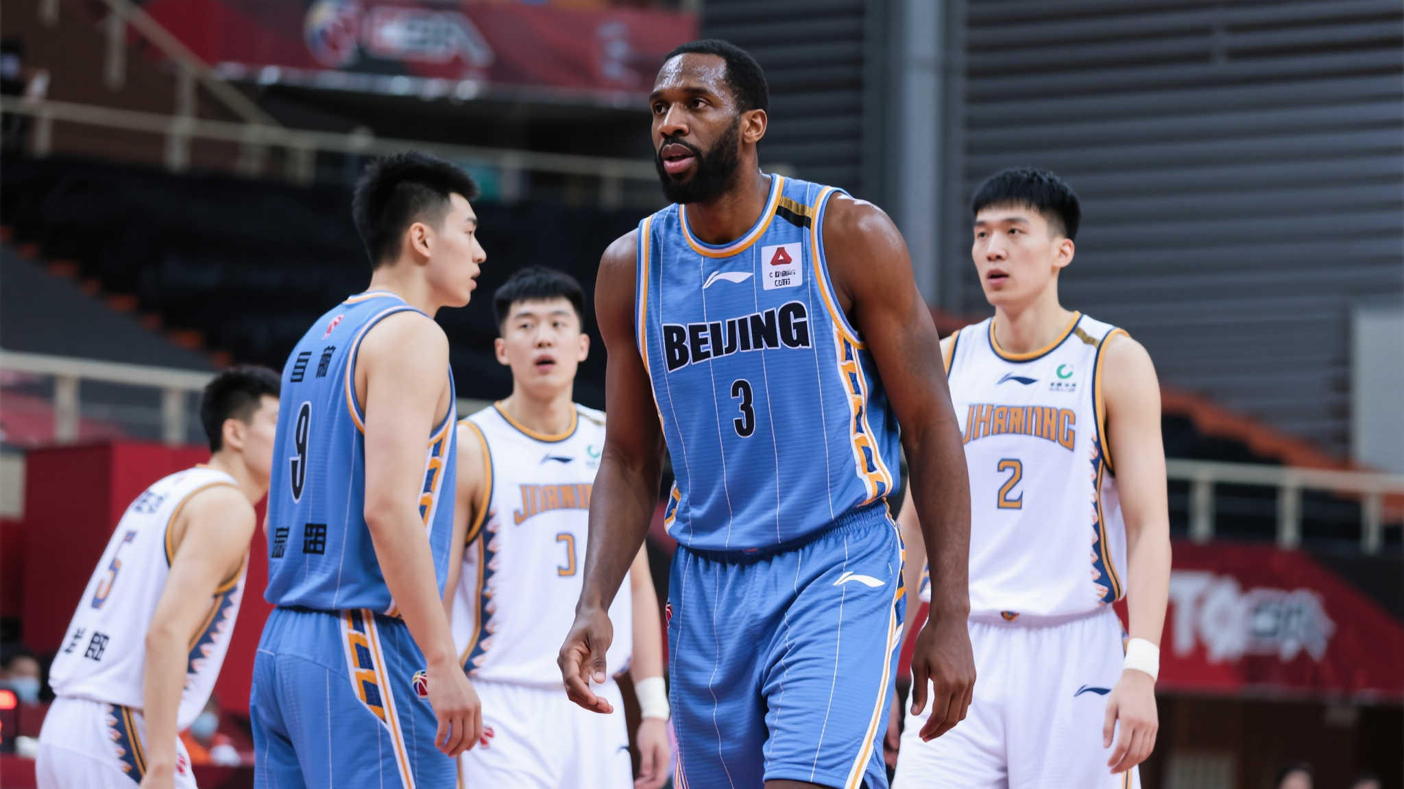 充滿懸念 充滿懸念